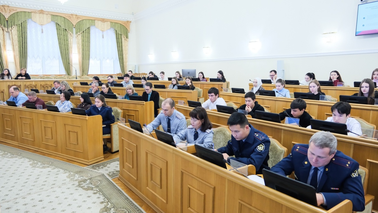 В Думе Астраханской области прошёл Всероссийский правовой диктант 10 декабря, в День прав человека, в залах Думы ...