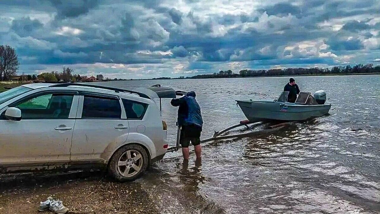 В Икрянинском районе выявлены нарушения при управлении судами Инспекторы ГИМС провели рейд в Икрянинском райо...