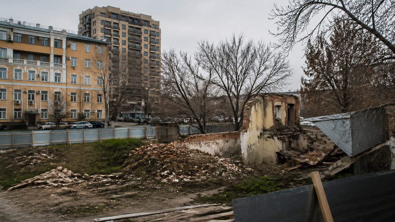 На улице Бабушкина напротив Театра юного зрител...