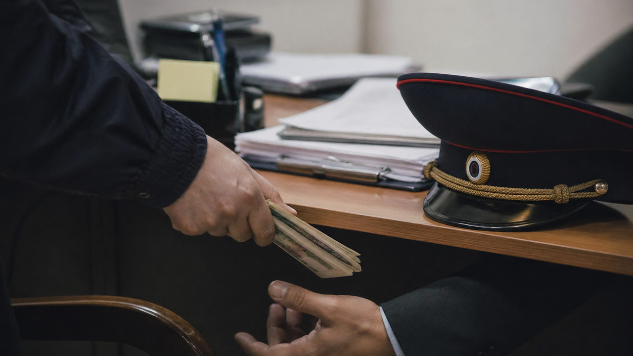 Инспектор управления по делам миграции астрахан...