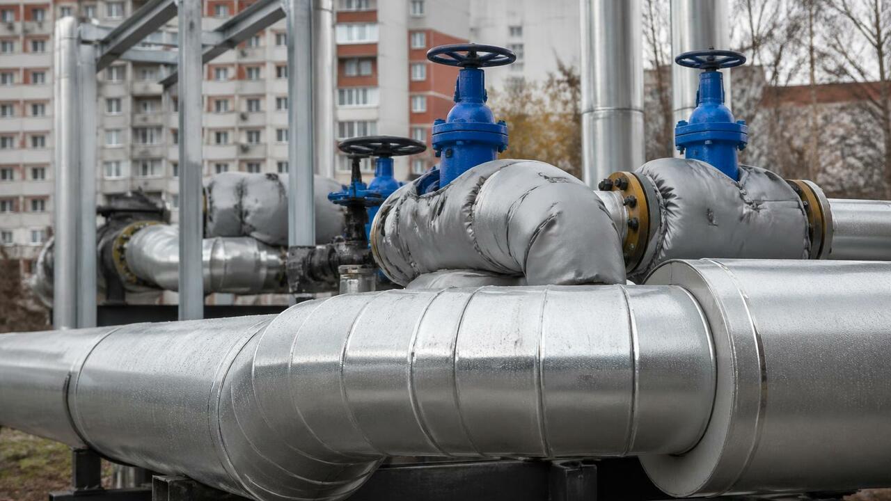 В трёх районах Астрахани ограничат горячее водо...