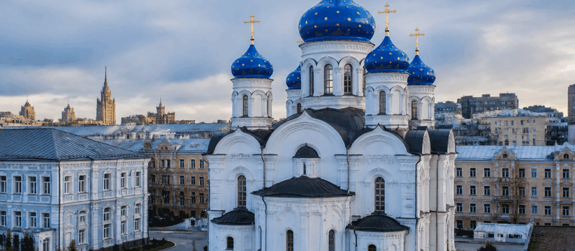 Патриарх Кирилл освятил Благовещенский храм в А...